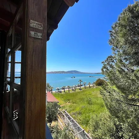 Scenic Cunda View Duplex With Terrace Near 펜션 *